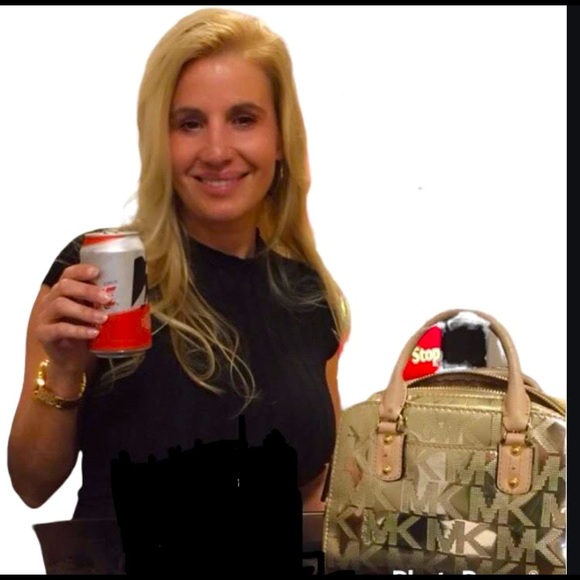 Meet your Posher, Kelly - Picture 1 of 7